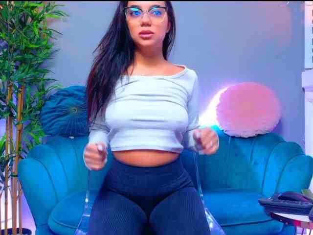 MilaKunnis webcam