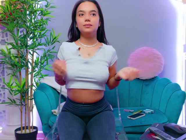 MilaKunnis webcam