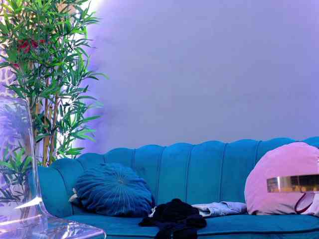 MilaKunnis webcam