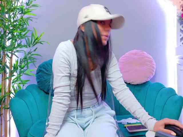 MilaKunnis webcam