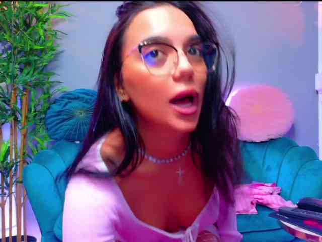 MilaKunnis webcam