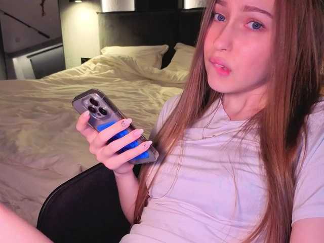 Alllura live cam on BongaCams