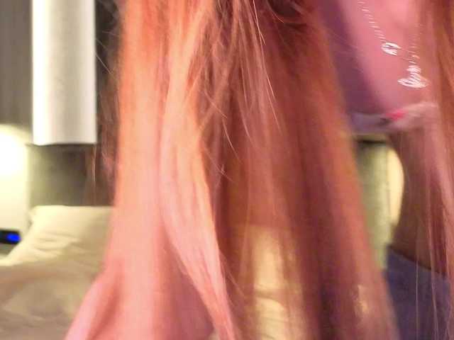 Alllura live cam on BongaCams