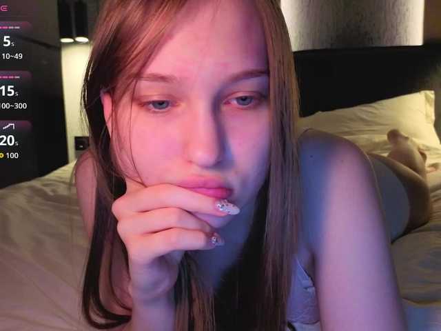 Alllura live cam on BongaCams