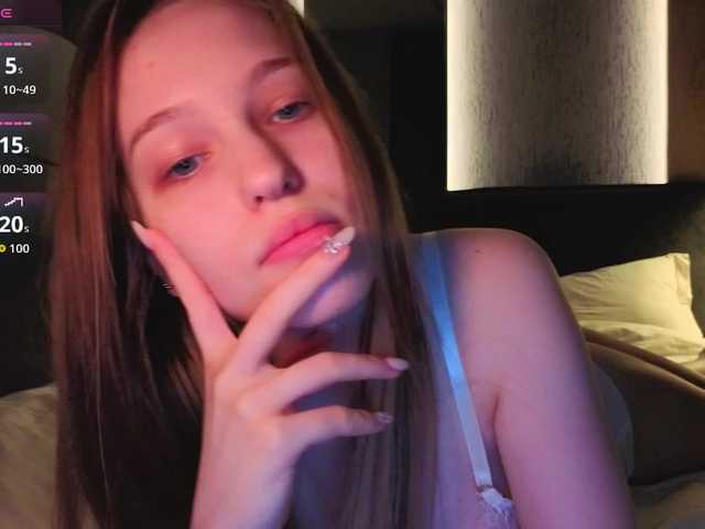Alllura live cam on BongaCams