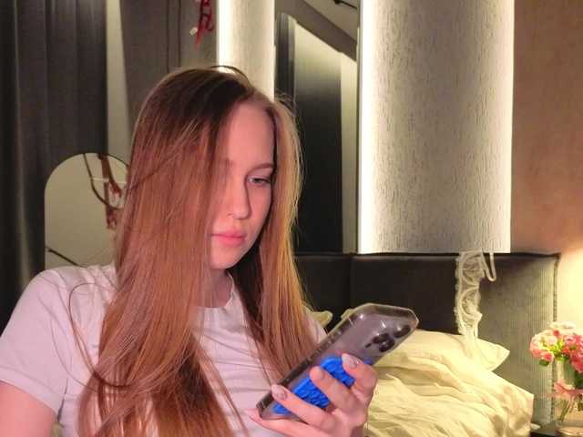 Alllura live cam on BongaCams