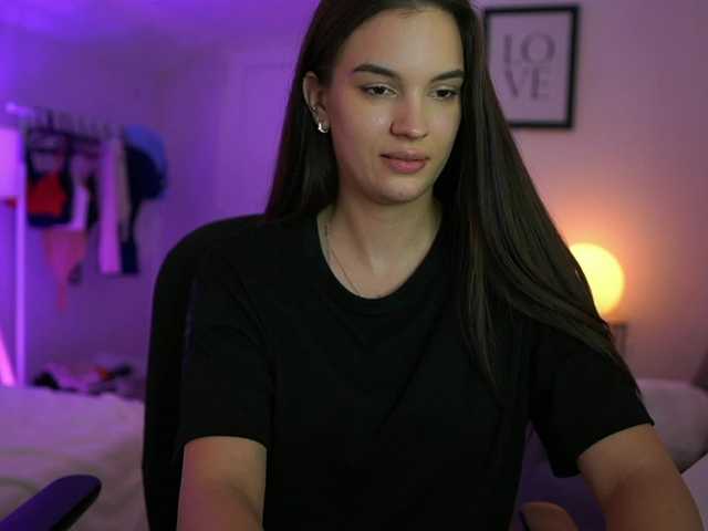 GlowingKatee live cam on BongaCams