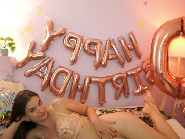 GlowingKatee live cam on BongaCams