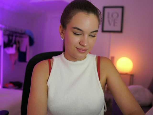 GlowingKatee live cam on BongaCams