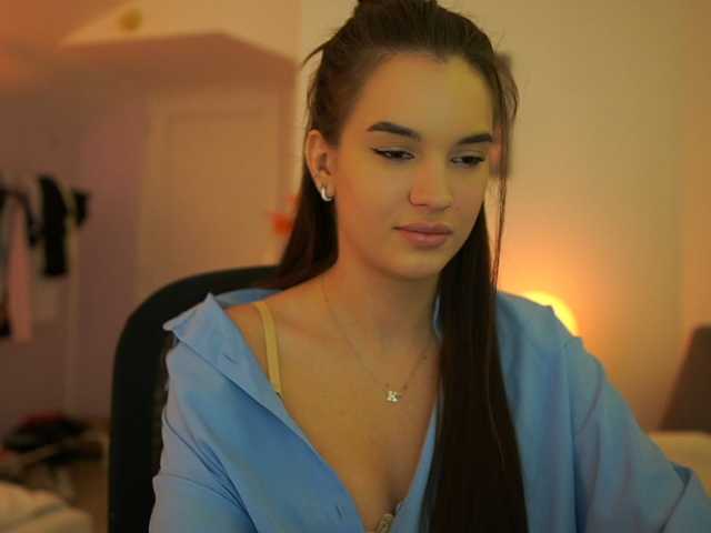GlowingKatee live cam on BongaCams