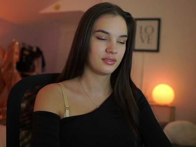 GlowingKatee live cam on BongaCams