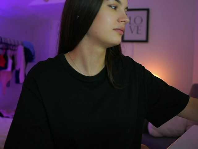 GlowingKatee live cam on BongaCams