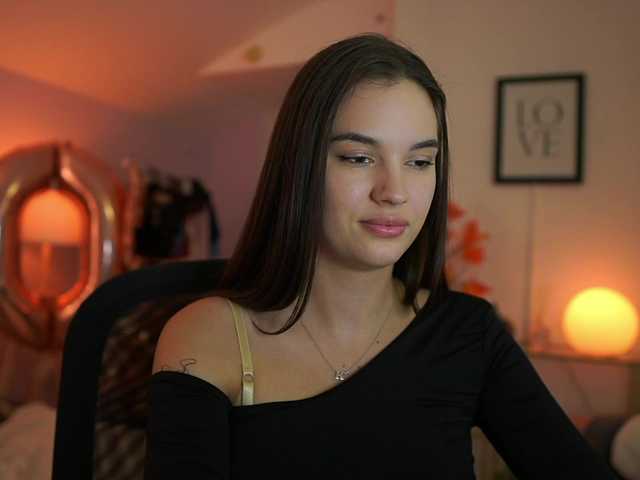 GlowingKatee live cam on BongaCams