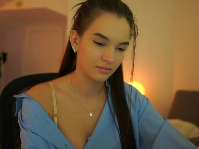 GlowingKatee live cam on BongaCams
