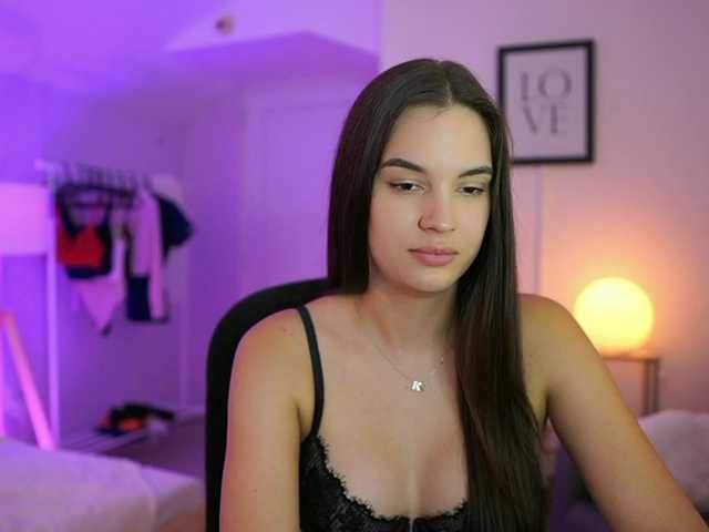 GlowingKatee live cam on BongaCams