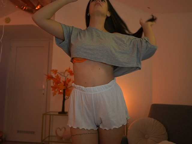 GlowingKatee live cam on BongaCams