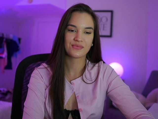 GlowingKatee live cam on BongaCams