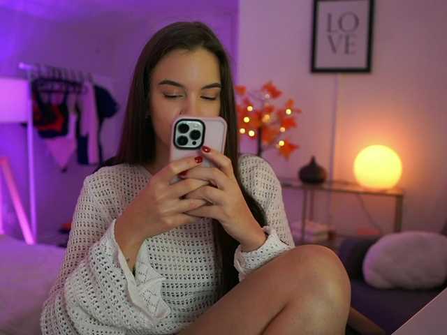 GlowingKatee live cam on BongaCams