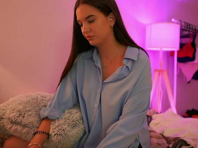 GlowingKatee live cam on BongaCams