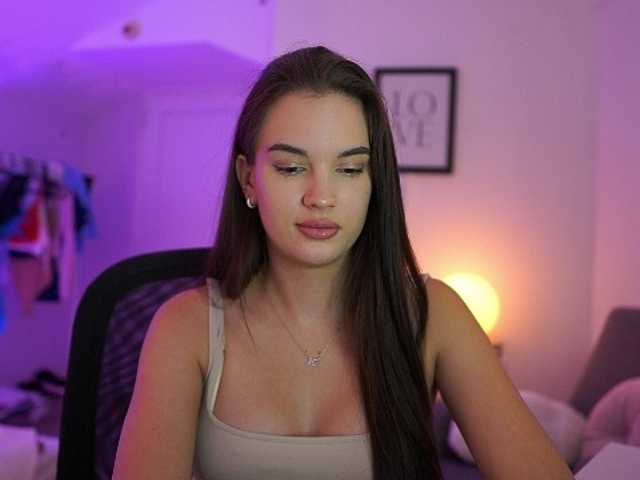 GlowingKatee live cam on BongaCams