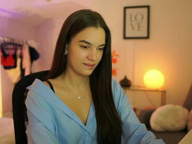 GlowingKatee live cam on BongaCams