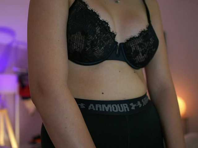 GlowingKatee live cam on BongaCams