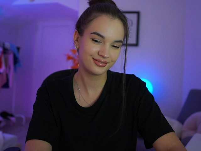 GlowingKatee live cam on BongaCams