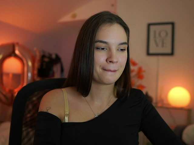 GlowingKatee live cam on BongaCams
