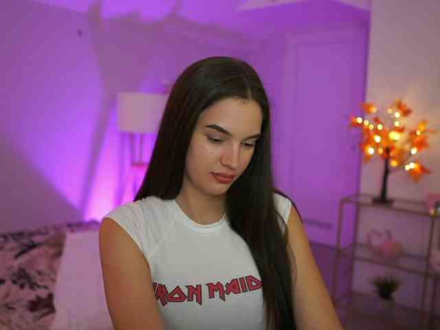 GlowingKatee webcam