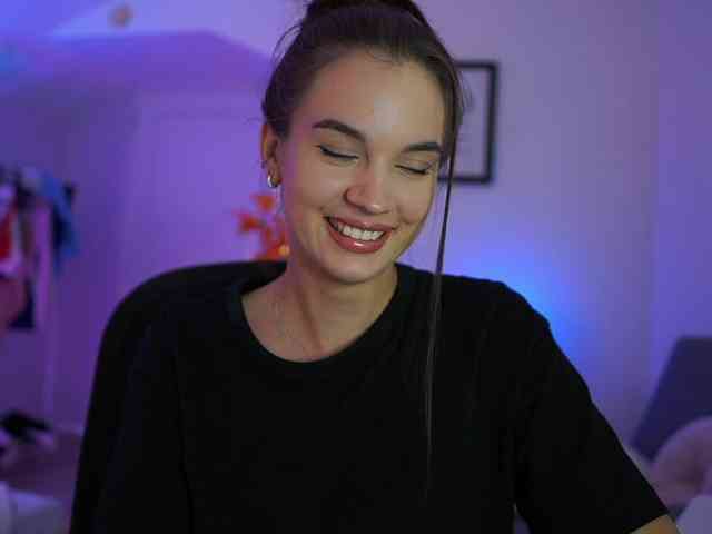 GlowingKatee webcam