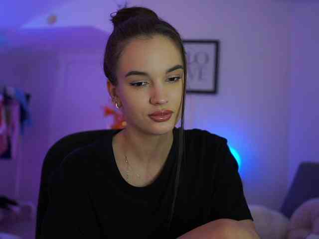 GlowingKatee webcam