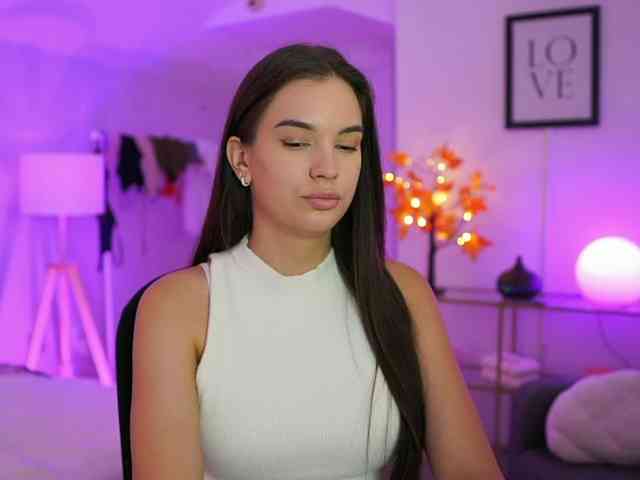 GlowingKatee webcam