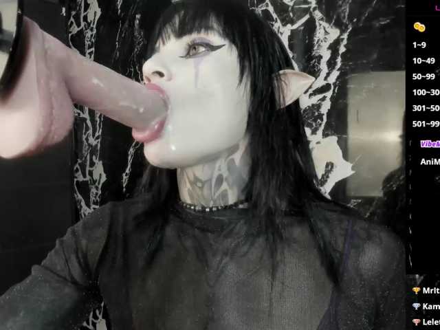 charol23, en directo ahora en BongaCams