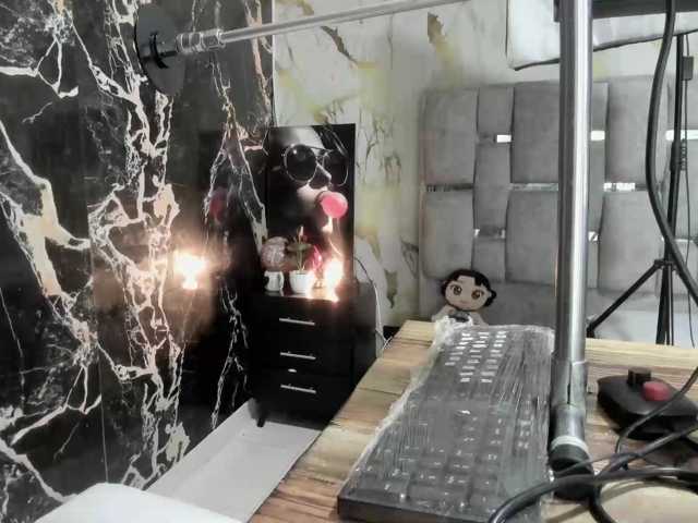 charol23, en vivo ahora en BongaCams