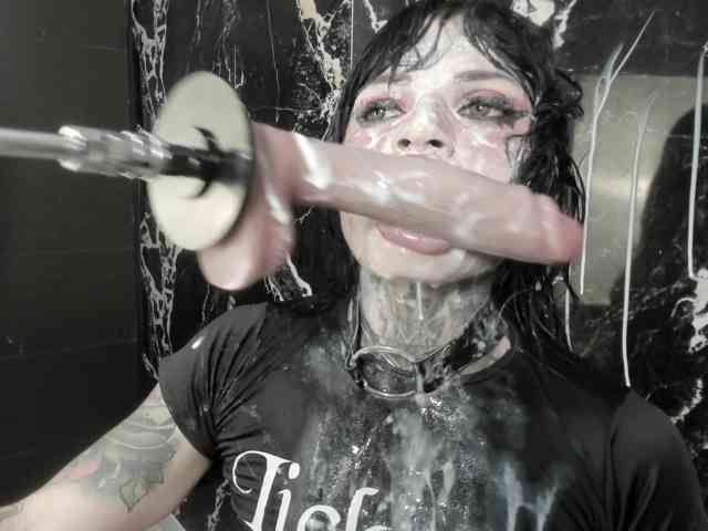 Charol23 webcam