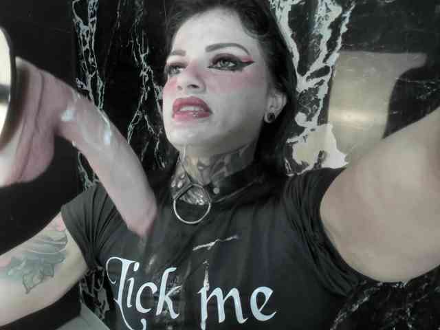 Charol23 webcam