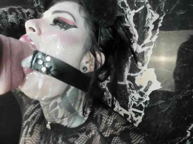 Charol23 webcam