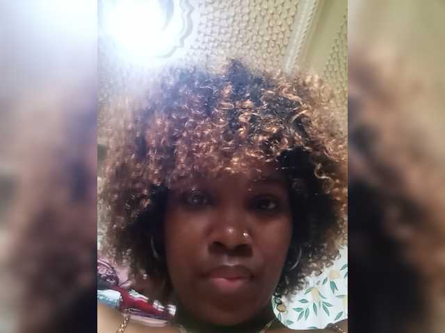 Aminah1 live cam on BongaCams