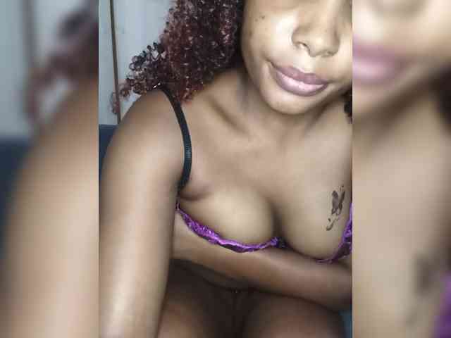 NaughtyLarisa webcam