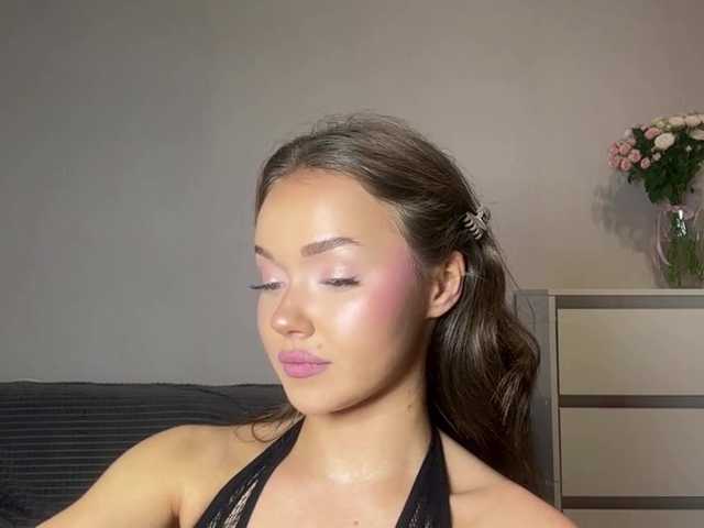EloiseAllford live cam on BongaCams