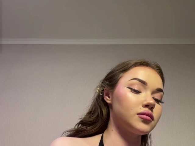 EloiseAllford, live now on BongaCams