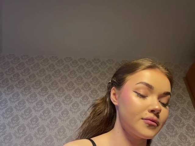 EloiseAllford live cam on BongaCams