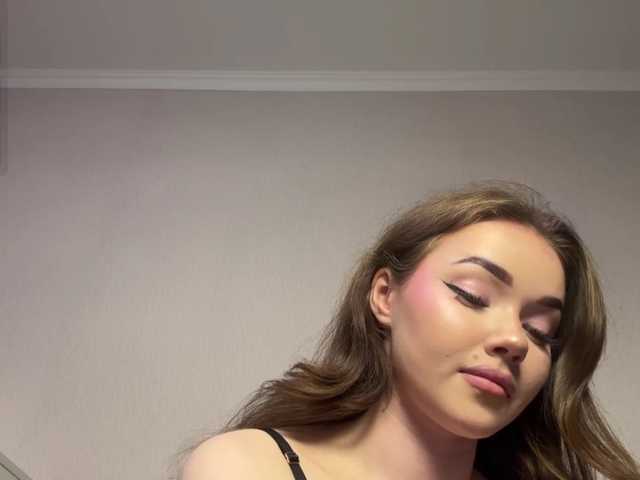 EloiseAllford live cam on BongaCams