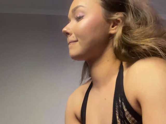 EloiseAllford live cam on BongaCams