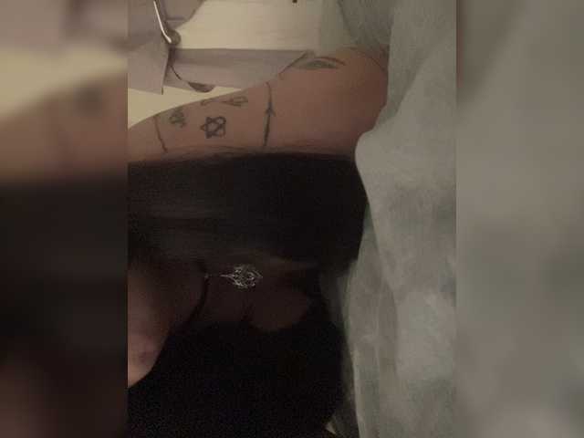 Nayaa1 live cam on BongaCams