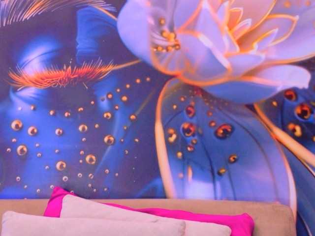 evediamondcr live cam on BongaCams