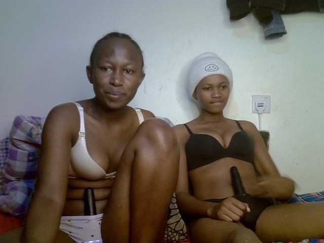 Sexyy-Duo live cam on BongaCams