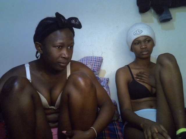 Sexyy-Duo live cam on BongaCams
