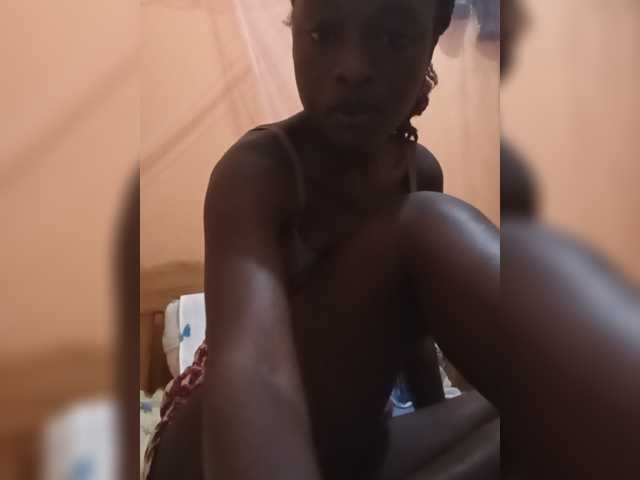 Pinkiedonna811 live cam on BongaCams