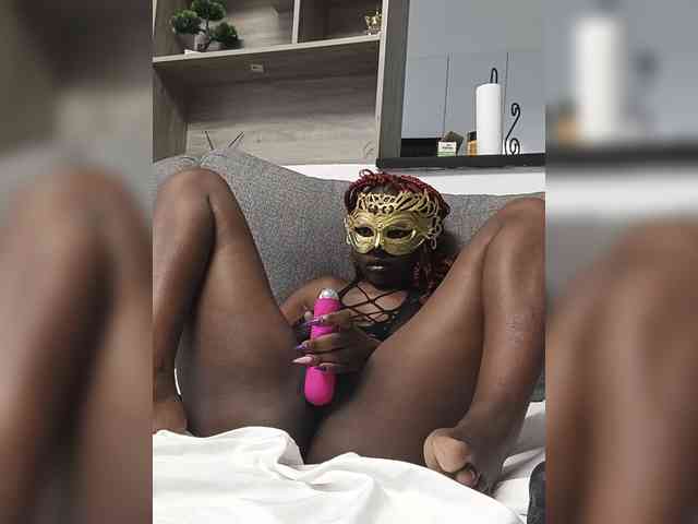 Pinkiedonna811 webcam